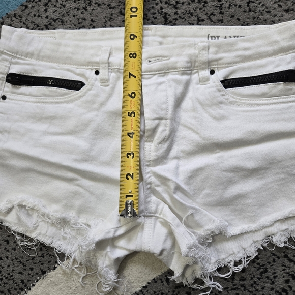 Blank NYC low Rise Mini Shorts, 28, EUC - Picture 6 of 10